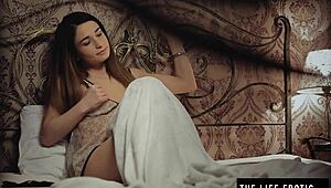 Watch cute teen masturbate to orgasm handcuffed