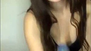 babe looks so sexy on webcam