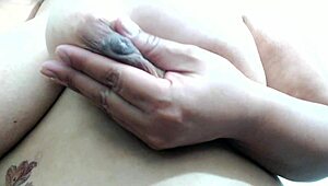 Fleshy Topless Woman Streaming Live