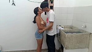 Entre A La Casa De Mi Vecino Para Pedirle Un Favor A Su Mujer Pero Vi Que Ella Estaba Lavando La Ropa En Tanga Y Estaba Muy Caliente Porque Su Marido No Se La Quiso Follar