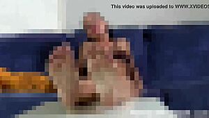 لازم تترجى لو عايز تعبد رجلي يا خاسر