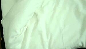 Super seksowna przyrodnia siostra Gina Valentina drażni swoim ciasnym ciałem