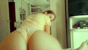 Young girlfriend shows off her deep throat skills in Snapchat video