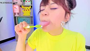 lila jordan cepilla sus dientes