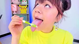 lila jordan cepilla sus dientes