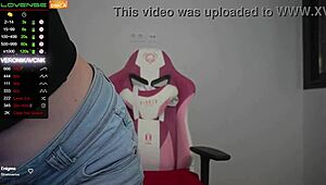 Pretty Webcam Girl Plays With Dildo