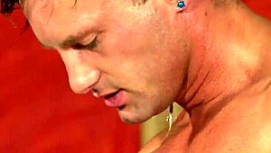 문신 헌슬 도기스타일로 금발 마사지사 세게 쳐