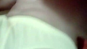 La star gay se fait masser à l'hôtel et finit en branle public