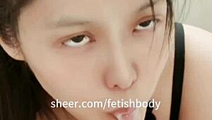 Эй, старшие братья, не могу сдержаться с этой горячей куклой для минета!