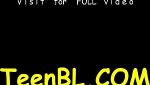 Lysten honning viser sine vilde suttefærdigheder tæt på