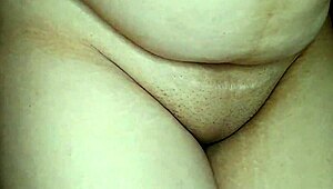 Encuentro A Mi Hermanastra En Hilo En El Baño Y No Resistí A Cogerla