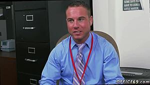 Gay teacher earns bonus through photo sex 😏