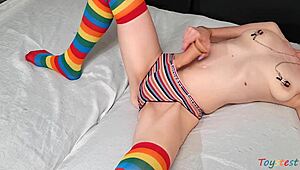 Bože, živý dildo se v ní hýbe v těsné kundě!