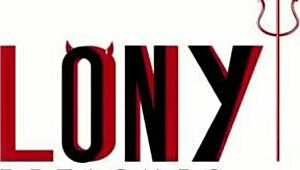 “Think you can handle my dominant kisses, sub?” Lohanny Brandao teases