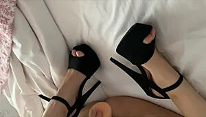 i'm a latina masturbating with dildo and having hard sex in high heels