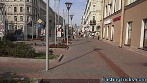 Wauw, kijk deze casting babe kutgeneukt in hondjepositie na het interview!