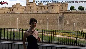 flashing my pussy in london 😏