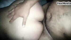 近所のスレンダー美女が部屋に誘ってエロマッサージ