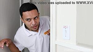 Hey guys, let's do a troca troca. Bareback in the room.