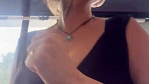 treinando na academia meus peitos pulou pra fora e fiquei tao excitada que molhei tudo