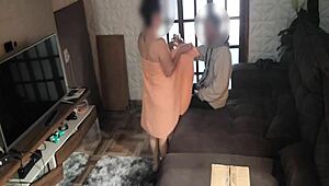i’m stunned as casada safada drops her towel to tease the delivery guy