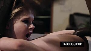 Hed Teenager Coco Lovelock Forfører Sort Stedfar til Stram Fisseknep