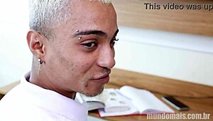 Hey guys, let's do a troca troca. Bareback in the room.