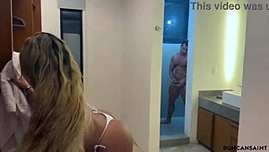 เดซี่ กอนซาเลซจับได้ตอนฉันอาบน้ำ