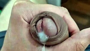 hey, wanna suck this juicy brazilian twink's dick? 😏🍆