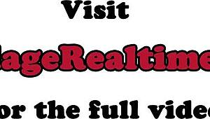 BDSM sub vydrží drsný facefucking od dominantních chlapů v intenzivním trojce.