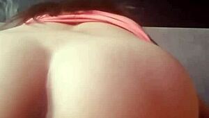 Le reviento el culo a mi vecina por primera vez