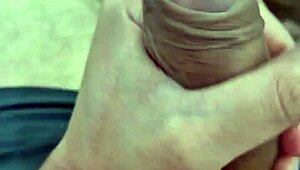 hey, wanna suck this juicy brazilian twink's dick? 😏🍆