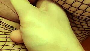 i'm masturbating to this bald pussy, oh god