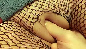 i'm masturbating to this bald pussy, oh god