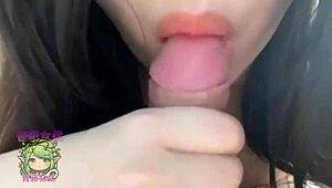 Qing Teng Mei Mei naps with boyfriend in costume