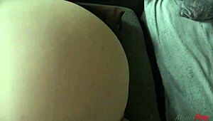 Stemor Låner Hjælpende Patte Til Intens Fornøjelse. Kagney Linn Karter Stjerner I Tabu Action.