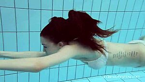Redhead Roxalana's tight pussy on display underwater