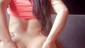 Le reviento el culo a mi vecina por primera vez