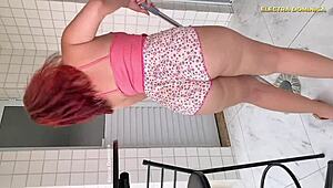 고용 직원 엉덩이로 날 완전 미치게 해