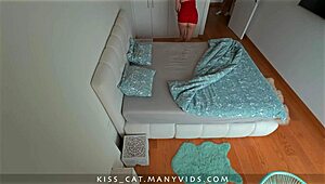 ลูกชายเลี้ยงซุกซนถ่ายเซ็กซ์ร้อนในเตียงกับแม่เลี้ยงเซ็กซี่