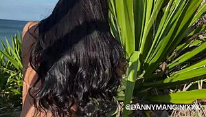 Yo, vuoi vedere Loupan che scopa e scarica su spiaggia nudista?