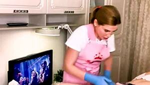 Yo, Sugarnadya waxes legs for a client, showing off that sexy ass! 😍