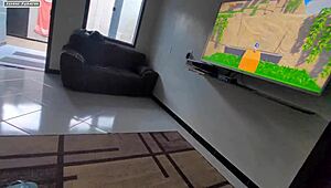 Jogando videogame sentado nas pernas so queria zerar o jogo e nem viu o tamanho que ta a madeira?