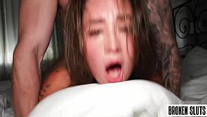 Influencer girl achieves multiple orgasms without lube in quickie