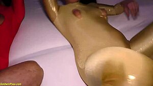 Жесткий спандекс групповуха оргия с европейской тин 18+ трахающейся на дикой вечеринке