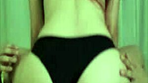 novinha branquinha rides piroca, friend cums inside, sister films gabbie luna.