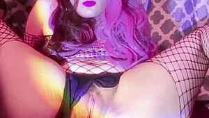 Cutie Plays With Pussy And Ass