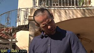 Damn, my bigass ebony stepdaughter got drilled hard by stepdad in a raw cowgirl ride! 😳