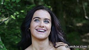 Hot sex kitten feels intense pleasure from cumshot on face in blowbang