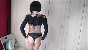 lavinia looks so hot even dressed as a man, i can’t stop starin’!